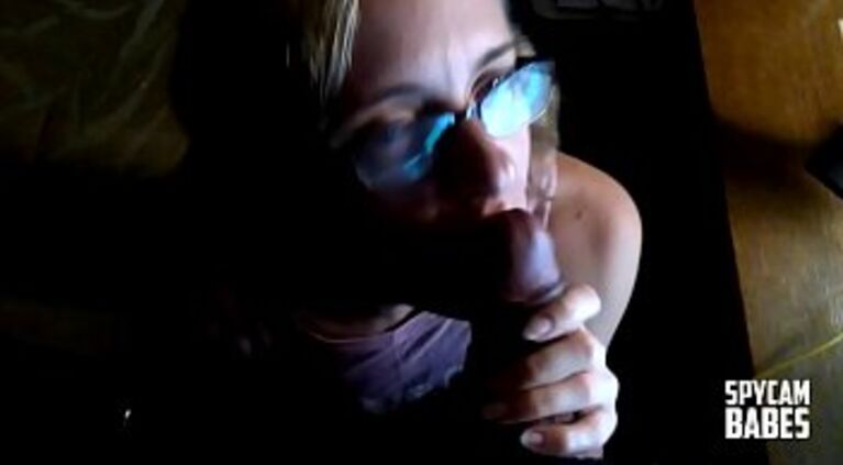 Amateur Petite blonde babe gives sweet blowjob