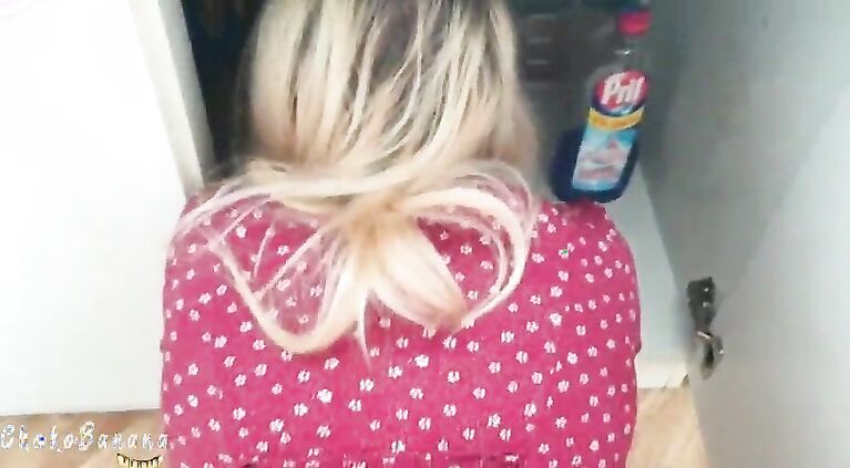 Stepsister quick fuck while she is cleaning