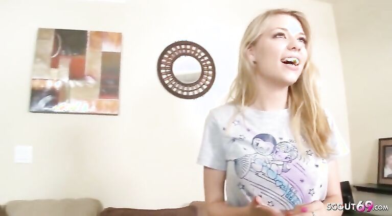 REAL CANDID 18 TEEN COUPLE FUCK WATCHING FRIENDS ON PARTY