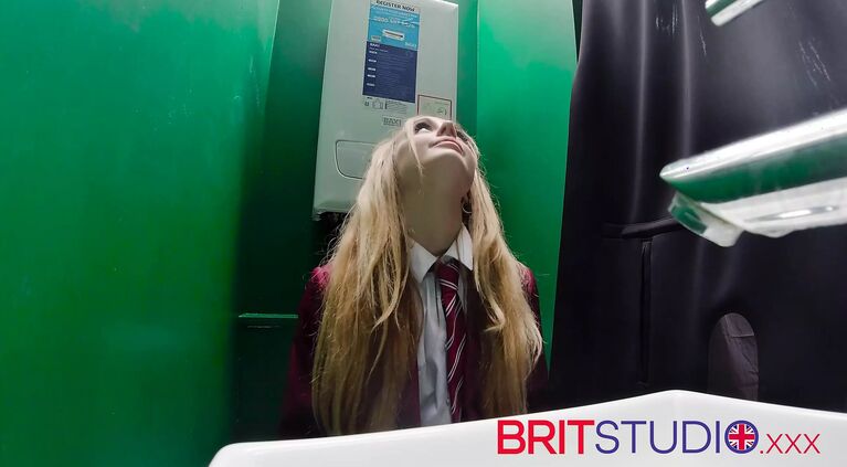 Gloryhole: 18 year old college girl sucks cock