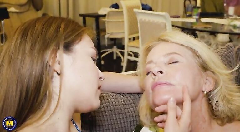 Granny turns good girl into good lesbian