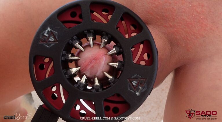 CRUEL REELL - The unconventional scissorhold - sponsored by SADOTOYS